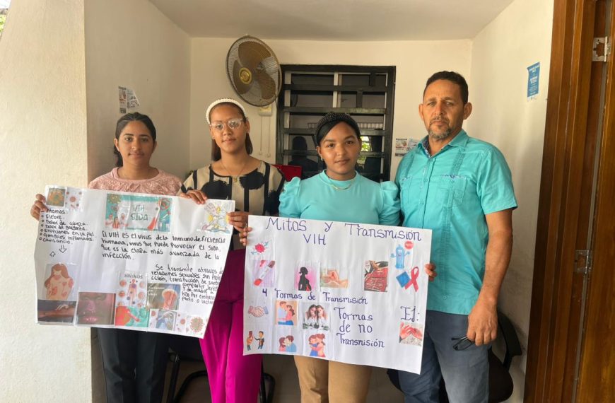 Pasantes de Orientaci&oacute;n imparten charla educativa sobre VIH en el Hospital Municipal Cevicos