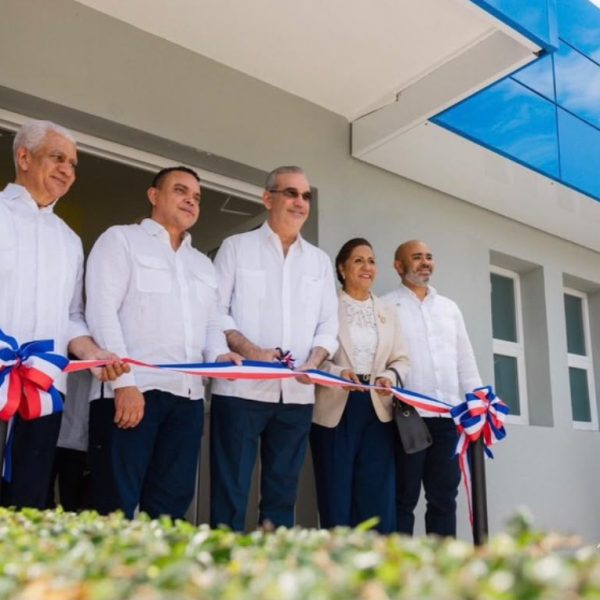 Presidente Luis Abinader inaugura Hospital Municipal Cevicos tras importante proceso de remozamiento y ampliaci&oacute;n