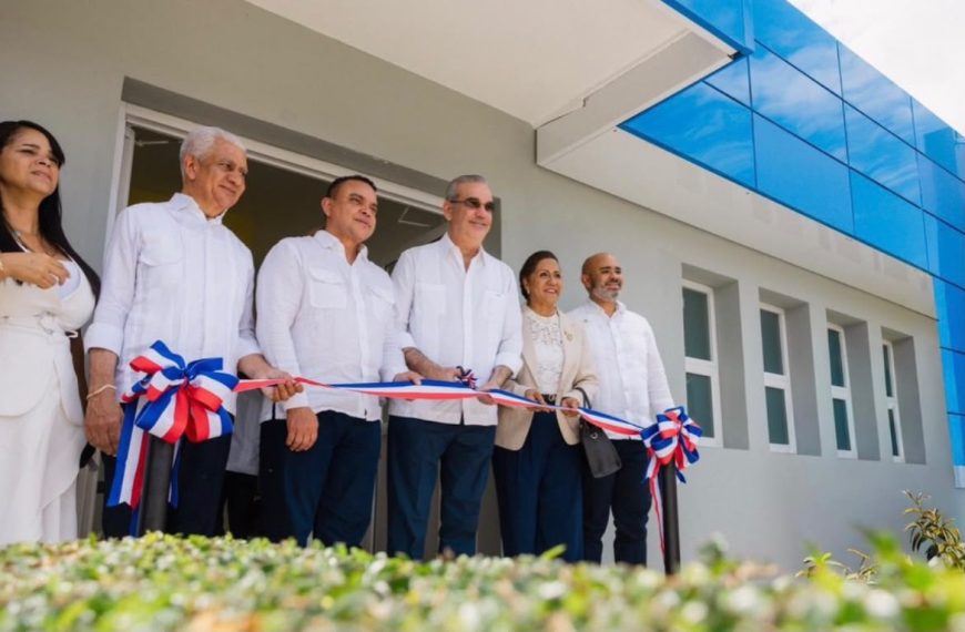 Presidente Luis Abinader inaugura Hospital Municipal Cevicos tras importante proceso de remozamiento y ampliaci&oacute;n