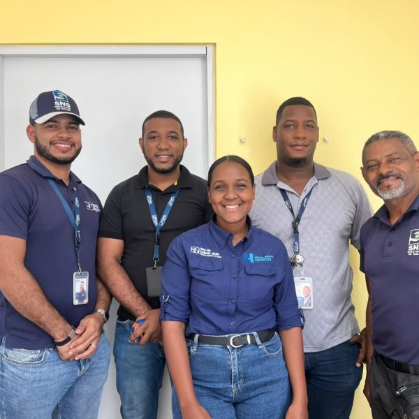 Hospital Municipal Cevicos recibe equipo del SNS para levantamiento e inventario de activos fijos